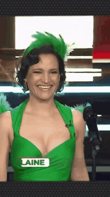 Elaine Fernández Tierra De Talento GIF - Elaine Fernández Tierra De Talento Vestido Verde GIFs