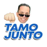 a man wearing sunglasses and the words tamo junto on the bottom