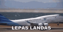 garuda garuda indonesia lepas landas take off pesawat garuda