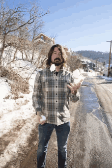 Dave Dave Grohl GIF - Dave Dave Grohl Juggle GIFs