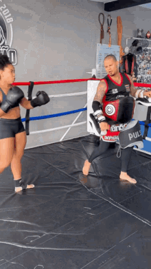 Women Muay Thai GIF - Women Muay Thai Kickboxing GIFs