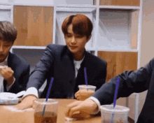 Jungwoo Cleaning GIF - Jungwoo Cleaning Scrubbing GIFs