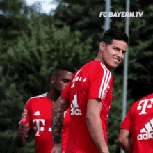 Bayern Smile GIF - Bayern Smile Thumbs Up GIFs