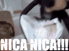 Nica Nica Nica GIF - Nica Nica Nica Ni Cagando GIFs