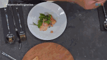 Agregando Condimentos Master Chef Argentina GIF