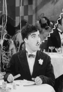 Charlie Chaplin Humor GIF - Charlie Chaplin Humor Chewing Strings GIFs