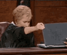 Judge Judy This Aint It GIF - Judge Judy This Aint It Closing Laptop GIFs