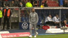 Eintracht Braunschweig Michael Schiele GIF