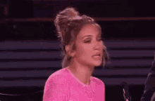Jennifer Lopez Cruza Los Brazos Y Está Muy Seria GIF - J Lo Brazos Cruzados Molesta GIFs