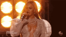 Beyonce Cma GIF - Beyonce Cma Salute GIFs