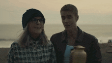 Look Over There Justin Bieber GIF - Look Over There Justin Bieber Diane Keaton GIFs