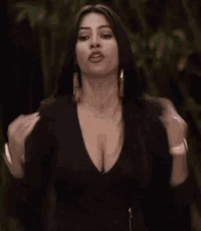 Buenos Dias Cleavage GIF - Buenos Dias Cleavage Bounce - Discover & Share  GIFs