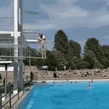 Dive Swimming Pool GIF - Dive Swimming Pool Lasthalfofdoublelindsay GIFs