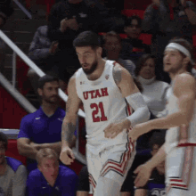 Utah Basketball GIF - Utah Basketball Runnin Utes GIFs