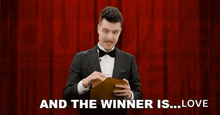And The Winner Is Benedict Townsend GIF - And The Winner Is Benedict Townsend Youtuber News GIFs