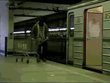 hrou terorovou shopping cart metro prague