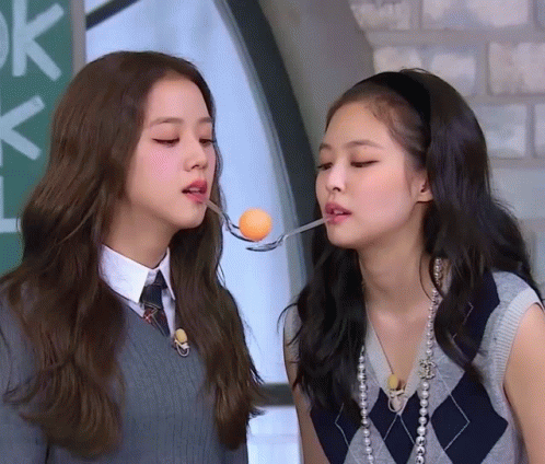 Jennie Jisoo GIF - Jennie Jisoo Cute - Discover & Share GIFs