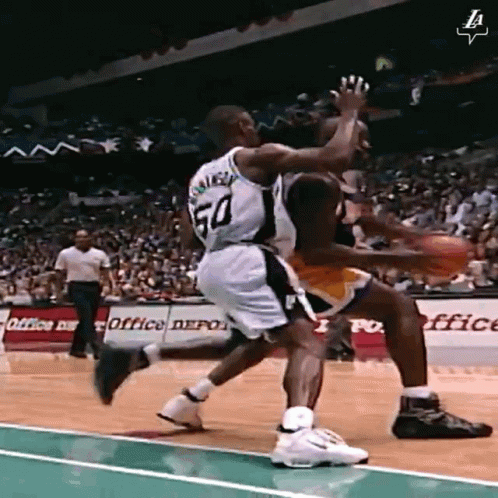 Video: Nate Robinson dunks on.Shaq?