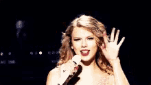 Taylor Swift Hello GIF - Taylor Swift Hello Concert GIFs