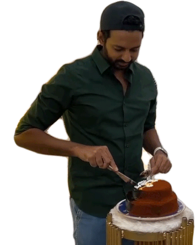 Cake Cutting Done With iPhone! Karnataka BJP MLA's Son Cuts Birthday Cakes  With Expensive iPhone, Draws Flak (Watch Viral Video)
