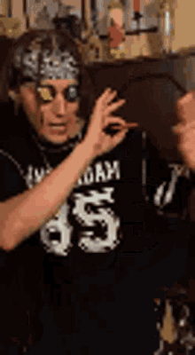 a man wearing a shirt with the number 85 on it is holding a dart in his hand .