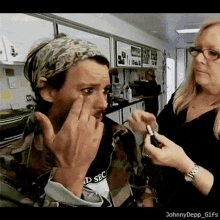Johnny Depp Make Up GIF - Johnny Depp Make Up Lipstick GIFs