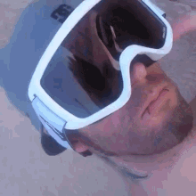 Sun Glasses Eyes GIF - Sun Glasses Eyes Snowboarder GIFs