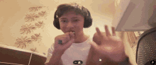 Lukas Hi GIF