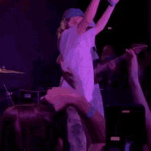 Claire Rosinkranz Concert GIF - Claire Rosinkranz Concert Clapping GIFs