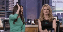 Leave Me Hanging High Five GIF - Leave Me Hanging High Five Ignored GIFs