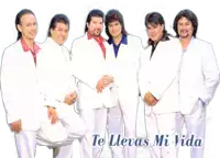 a group of men standing next to each other with the words te llevas mi vida written above them