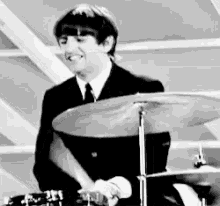 The Beatles Ringo Starr GIF - The Beatles Ringo Starr Drummer GIFs