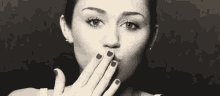 Miley Cyrus Mwah GIF - Miley Cyrus Mwah Blow Kiss GIFs