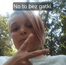 a girl making a peace sign with the words no to bez gatki