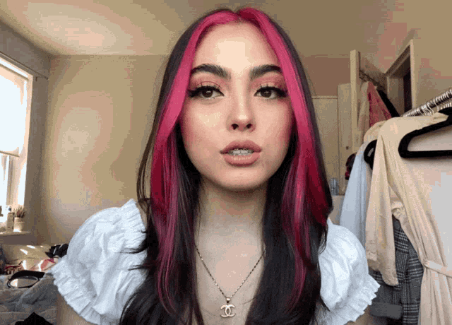 Hazel Ruiz Black And Pink Hair GIF - Hazel Ruiz Black And Pink Hair Black  Hair - Discover & Share GIFs