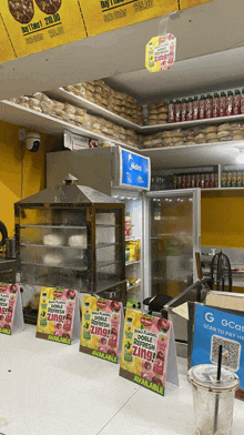the inside of a restaurant with signs that say doble flavor doble refresh zing
