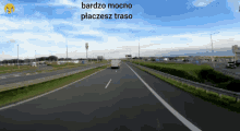 a picture of a highway with the words bardzo mocno placesz traso
