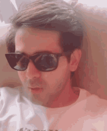 Look Wow GIF - Look Wow Glares GIFs