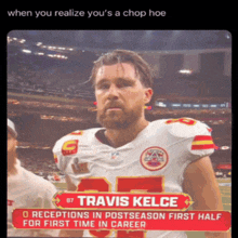 a football player with the name travis kelce on the back of his jersey