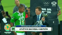 Atletico Nacional Copa Libertadores2016 Trophy GIF - Atletico Nacional Copa Libertadores2016 Trophy Kiss GIFs