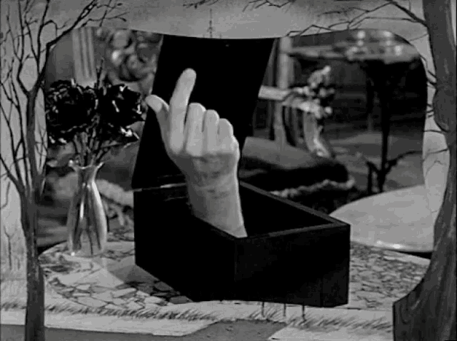 Mano Addams Vieni Qui Più Vicino Avvicinati Vieni Qua Vieni Da Me Vieni  Vieni GIF - Come Here Come Closer Addams Hand - Discover & Share GIFs