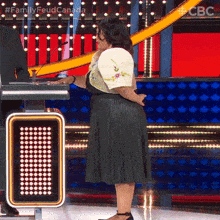Pressing The Button Family Feud Canada GIF - Pressing The Button Family Feud Canada I'Ve Got The Answer GIFs
