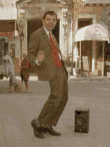 Thrust Mr Bean GIF - Thrust Mr Bean Dance Moves GIFs