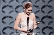 Jennifer Lawrence Awards GIF - Jennifer Lawrence Awards The Mocking Jay GIFs
