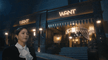 a person standing in front of a sign that says ' vint ' on it