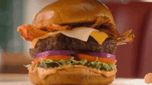 Arbys Big Cheesy Bacon Burger GIF - Arbys Big Cheesy Bacon Burger Burgers GIFs