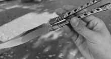 Metalinislenmishali Butterfly Knife GIF