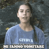 a girl wearing a shirt that says givova on it