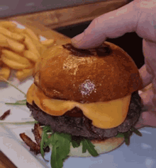 Hamburger Burgers GIF - Hamburger Burgers Cheeseburgers GIFs