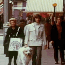 Walking The Dog Barry Gibb GIF - Walking The Dog Barry Gibb Bee Gees GIFs